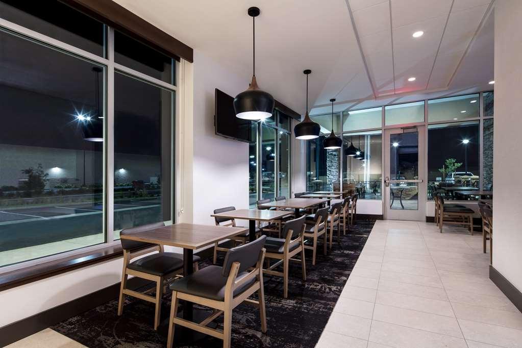Hyatt Place Delano Restaurante foto